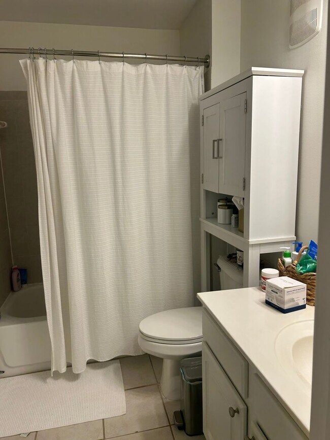 Building Photo - 01-102 Ball