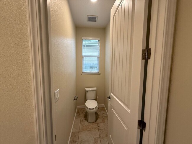 Building Photo - 2021 built two story in Oakdale!