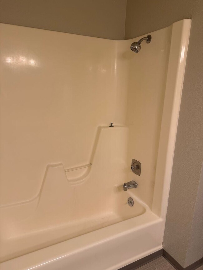Building Photo - Updated 3-bedroom, 2-bathroom house in desirable Thurston neighborhood!