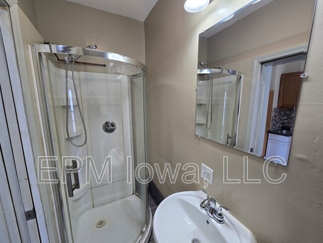 Building Photo - 823 Glenwood St