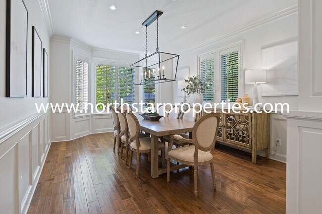 Building Photo - Custom Built Lake Oswego Home Near Lakerid...
