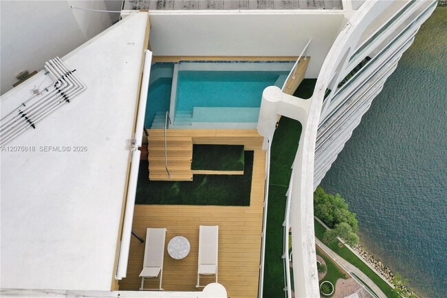 Building Photo - 4000 Island Blvd