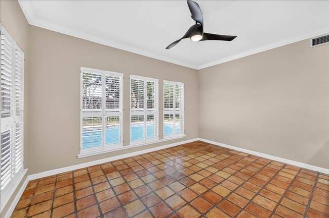 Building Photo - 5305 Greenbriar Dr