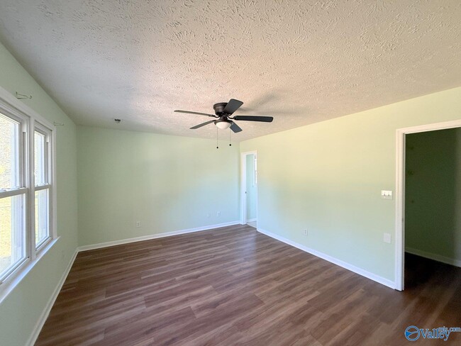 Building Photo - 158 Lewis Ln