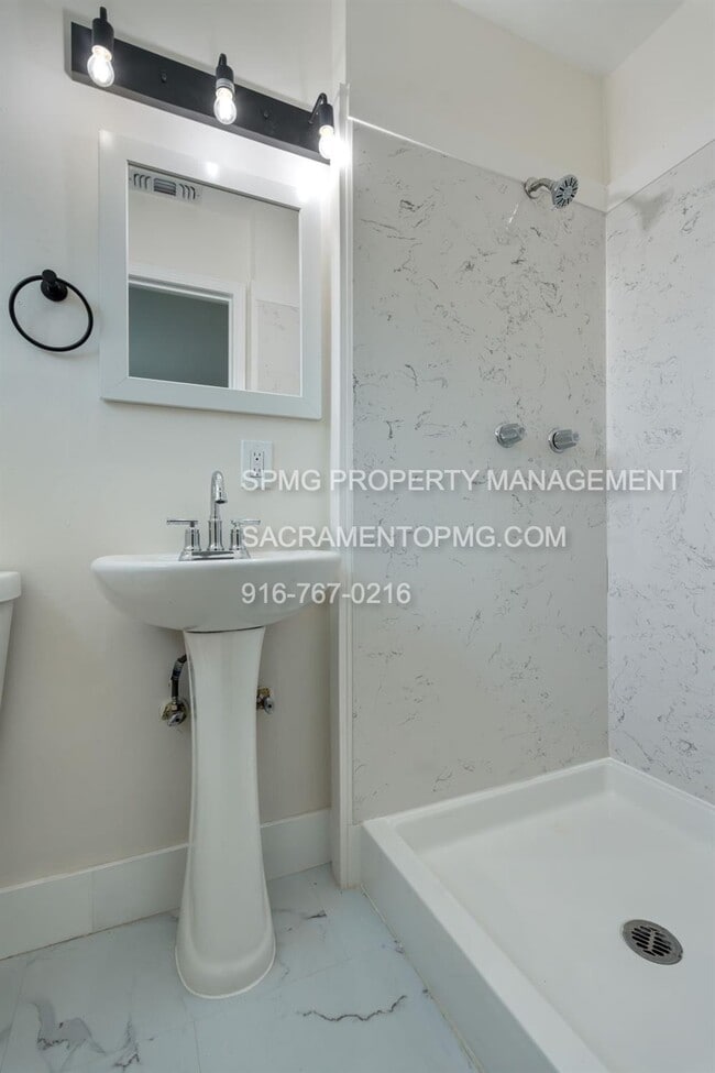Building Photo - 8225 Zenith Dr