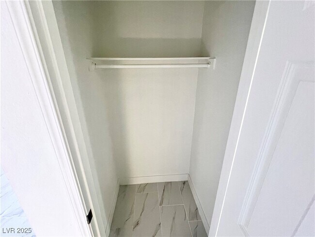 Building Photo - 5161 River Glen Dr