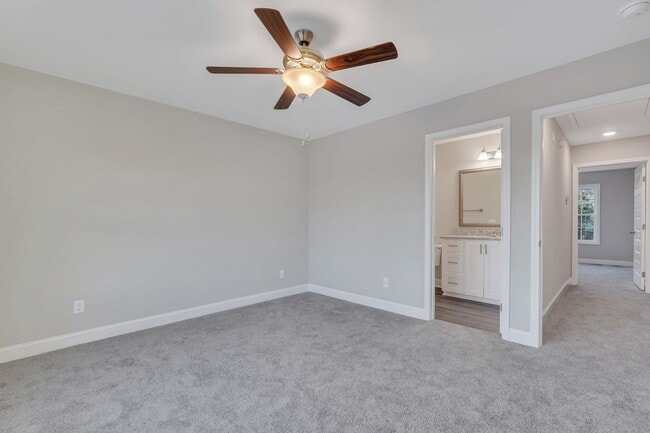 Building Photo - 102 Skye Dr