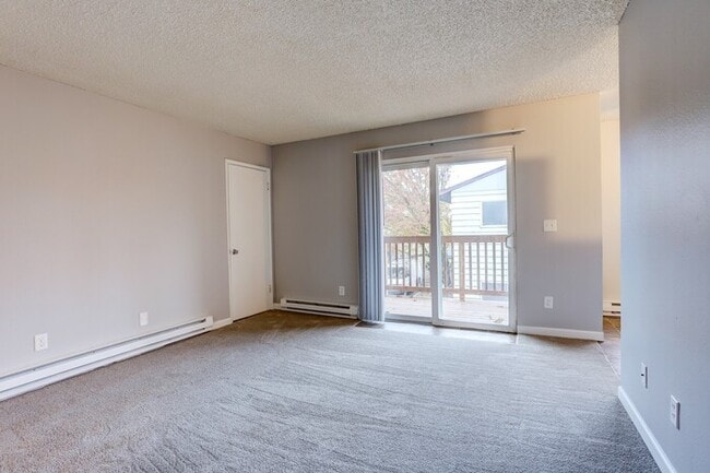 Building Photo - Spacious 2BR Upper Unit – $1495 includes W...