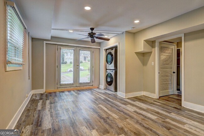 Building Photo - 1675 Bouldercliff Ct SE