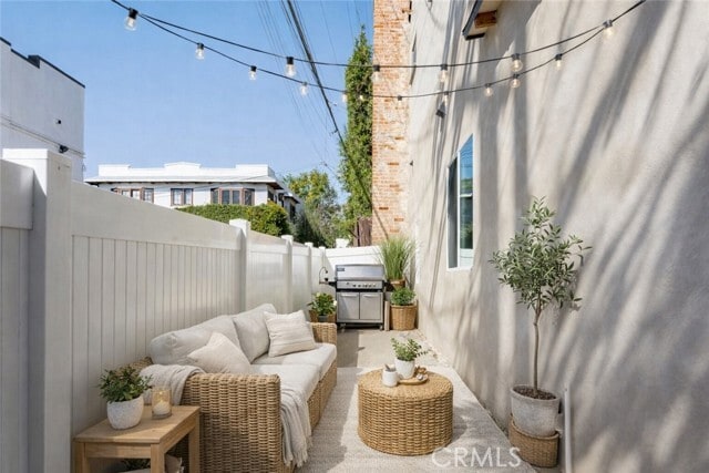 Building Photo - 1375 N Mentor Ave