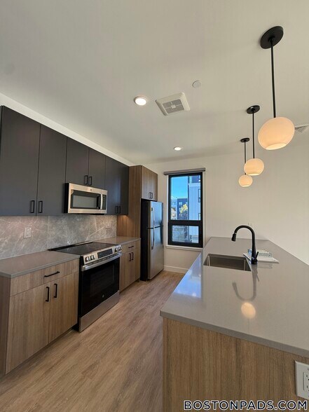 Building Photo - 199 Gardner St