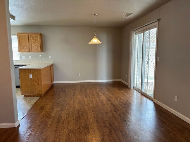 Building Photo - Well maintained home in desirable Ravenwood, Anderson subdivision