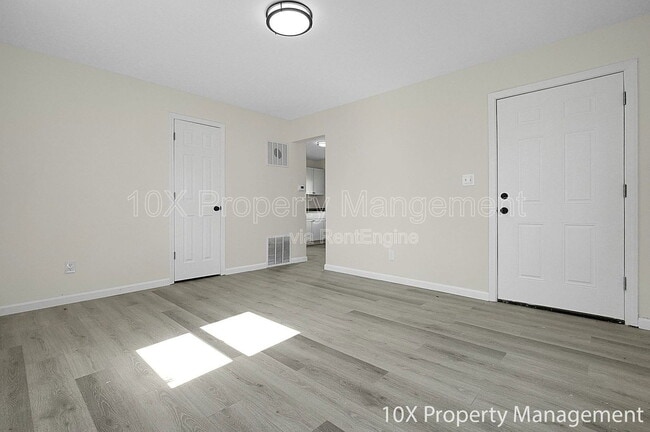 Building Photo - 685 S Wheatland Ave