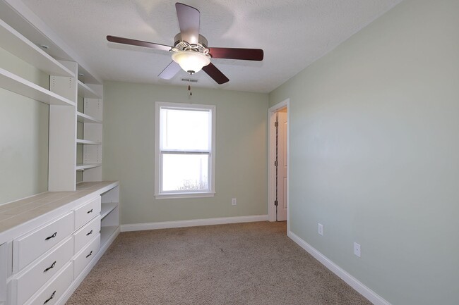 Building Photo - Room Share Rental: Spacious 2 Bedroom / 2 Bath Home Room Share – All Utilities & Internet Included!