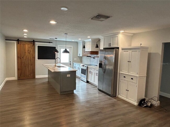 Building Photo - 2108 W Powhatan Ave