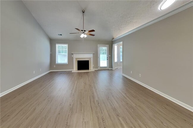 Building Photo - 638 Castlebrooke Way SE