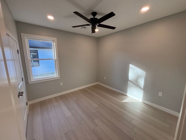 Building Photo - Stunning New Build in Central Manhattan! Available NOW!