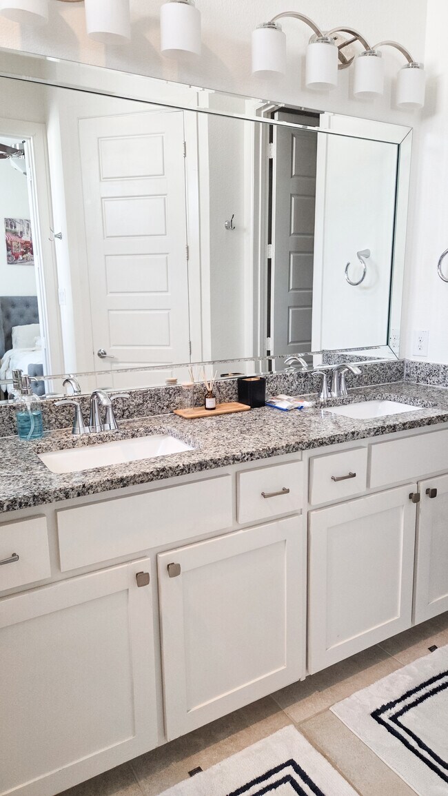 Building Photo - 7859 Verona Pl