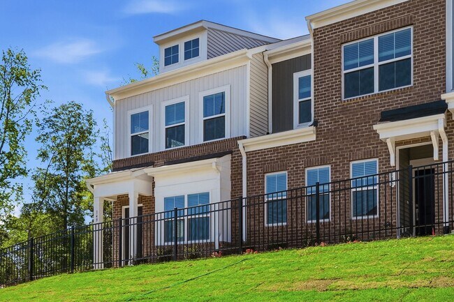 Building Photo - BRAND NEW TOWNHOME-9 FOOT CEILINGS-TWO CAR GARAGE-POOL COMMUNITY