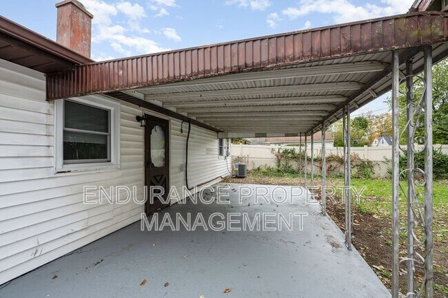 Building Photo - 4612 W Hillcrest Ave