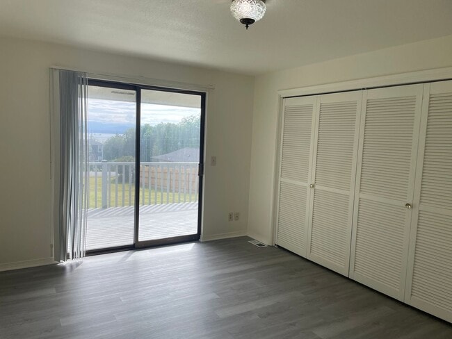 Building Photo - Spacious Admirals Cove Home with Recent Up...