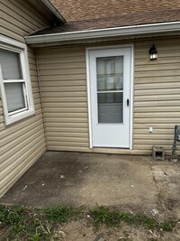 Building Photo - 743 Maple Ave