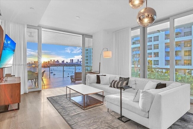 Building Photo - 1300 Monad Ter