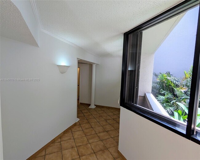 Building Photo - 181 Crandon Blvd
