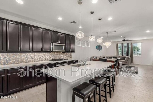 Building Photo - 1310 N Zane Dr