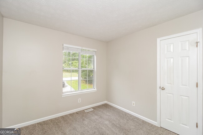 Building Photo - 124 Emerald Pines Dr