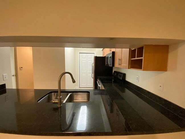 Building Photo - Spacious 2BR/2BA First-Floor Condo with Garage