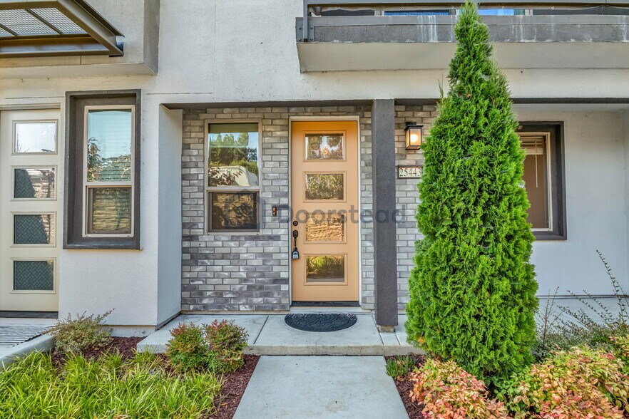 Building Photo - 25443 Parklane Dr