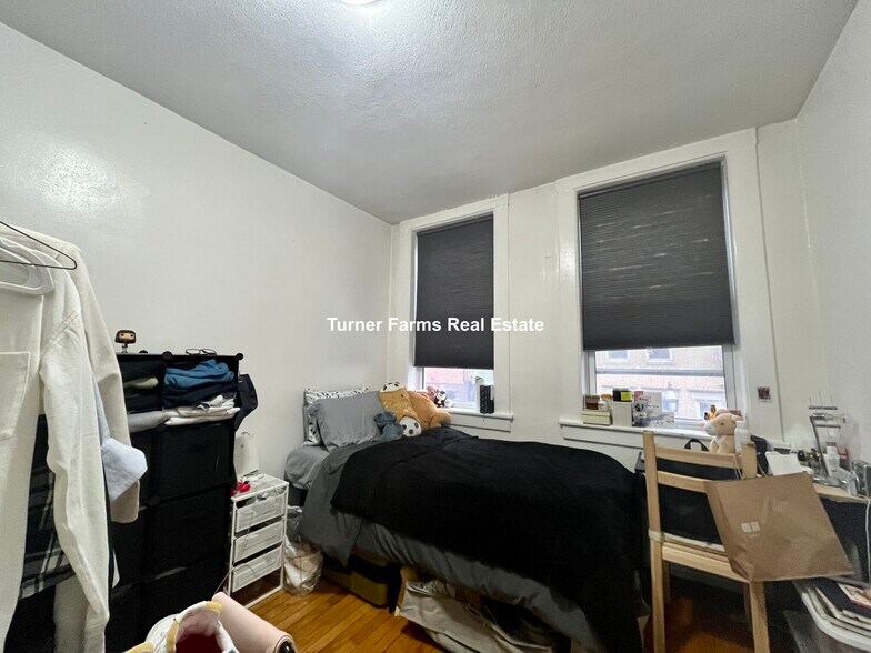 Building Photo - 165 Endicott St