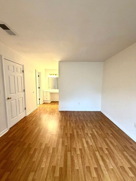 Building Photo - 3595 Woodbriar Cir