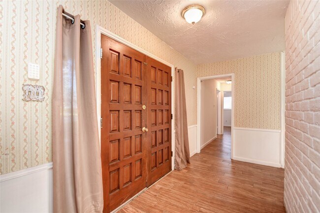 Building Photo - 9510 Huntington Way Dr
