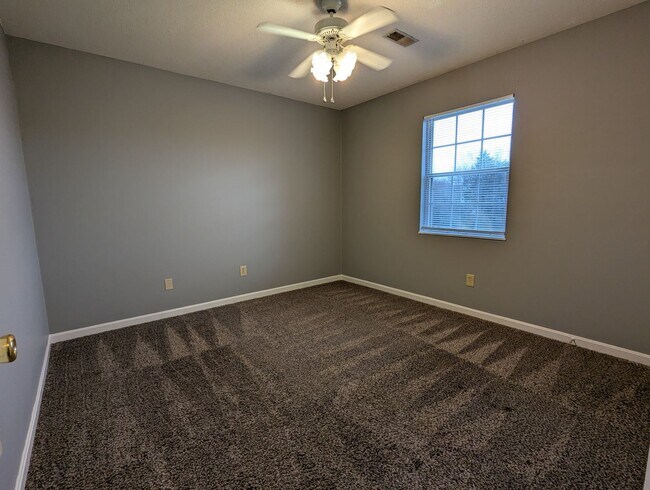 Building Photo - 2017 Oriole Dr