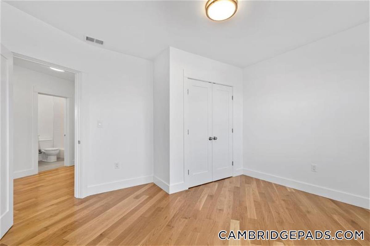 Building Photo - 406 Columbia St