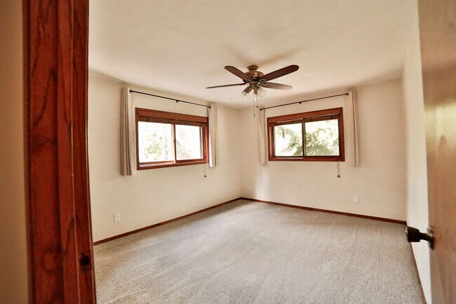 Building Photo - 330 Wilderness Dr