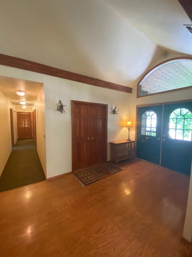 Building Photo - Quaint Country Living (APP#143)