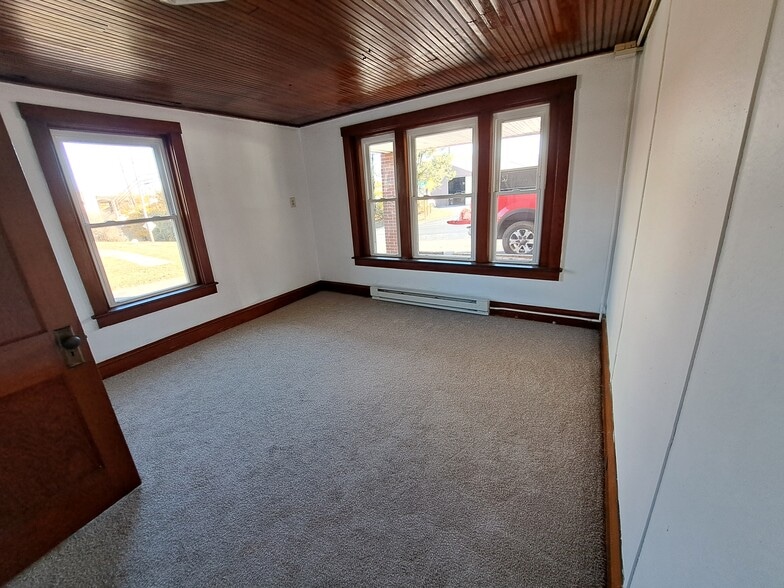 Building Photo - 260 W State St