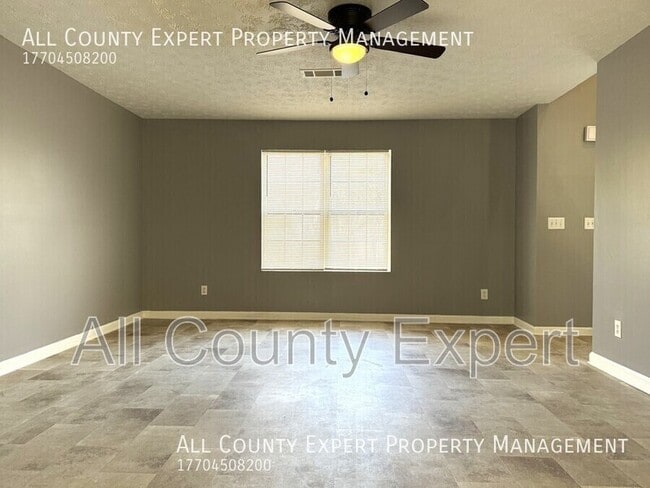 Building Photo - 3232 Sentinel Cir