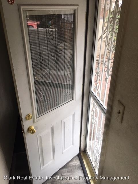 Building Photo - 1130 Victorian Plaza Cir