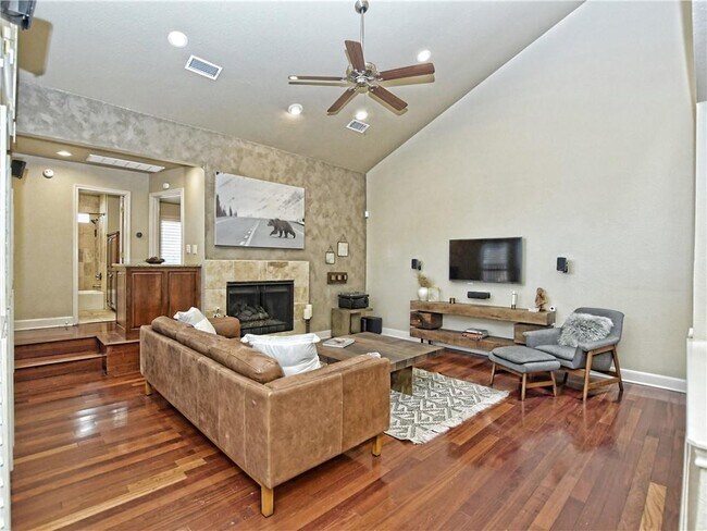 Building Photo - 8123 Forest Mesa Dr