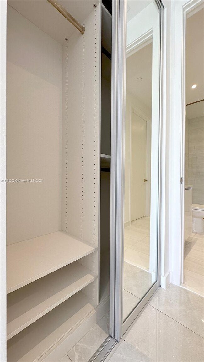 Building Photo - 2655 S Bayshore Dr