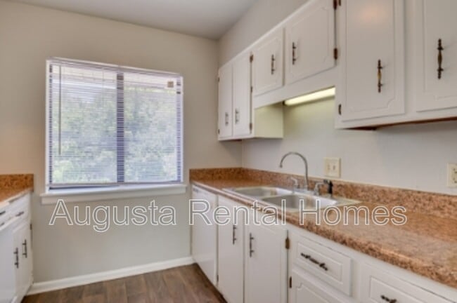 Building Photo - 2822 Thomas Ln