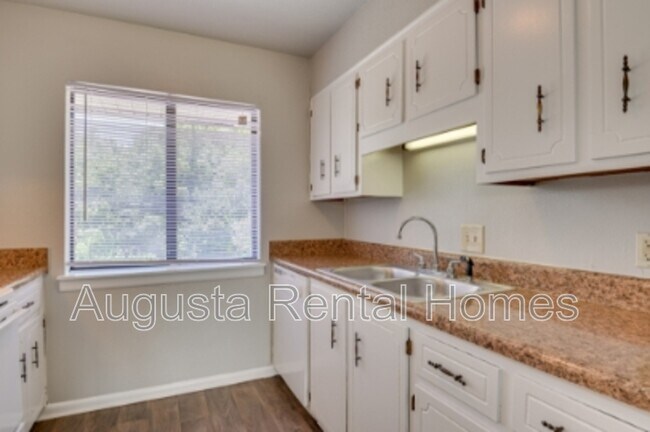 Building Photo - 2822D Thomas Lane