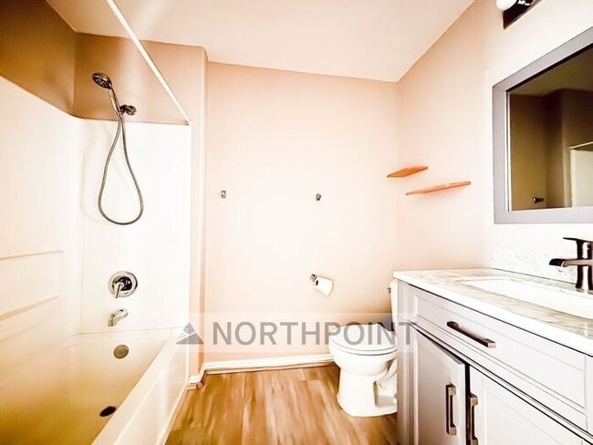 Building Photo - 2 Bed 2 Bath Condo - 9 foot ceilings with Mountain Views from deck!