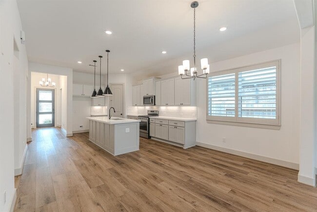 Building Photo - 9322 Galloway Wds Trl