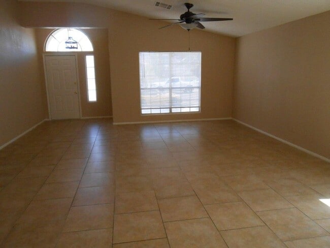 Building Photo - Beautiful 3 Bedroom home in Henderson