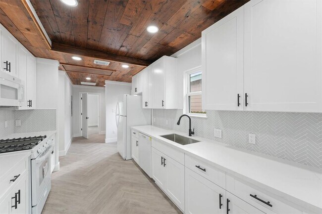Building Photo - 5123 Avenue L